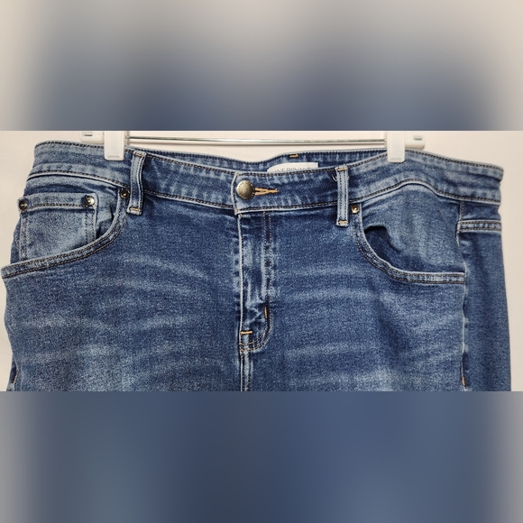 Lane Bryant High Rise Straight Crop Capri with Soft Worn-In Look-Size 20 - Picture 4 of 7